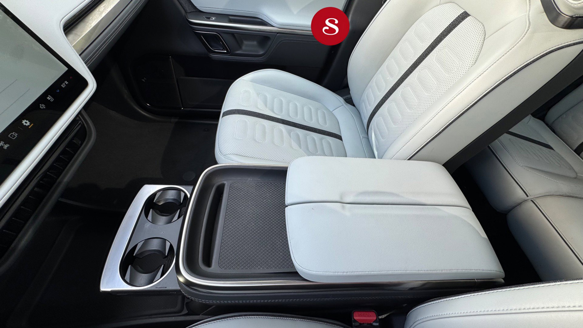 Used 2024 Rivian R1S Adventure image 20