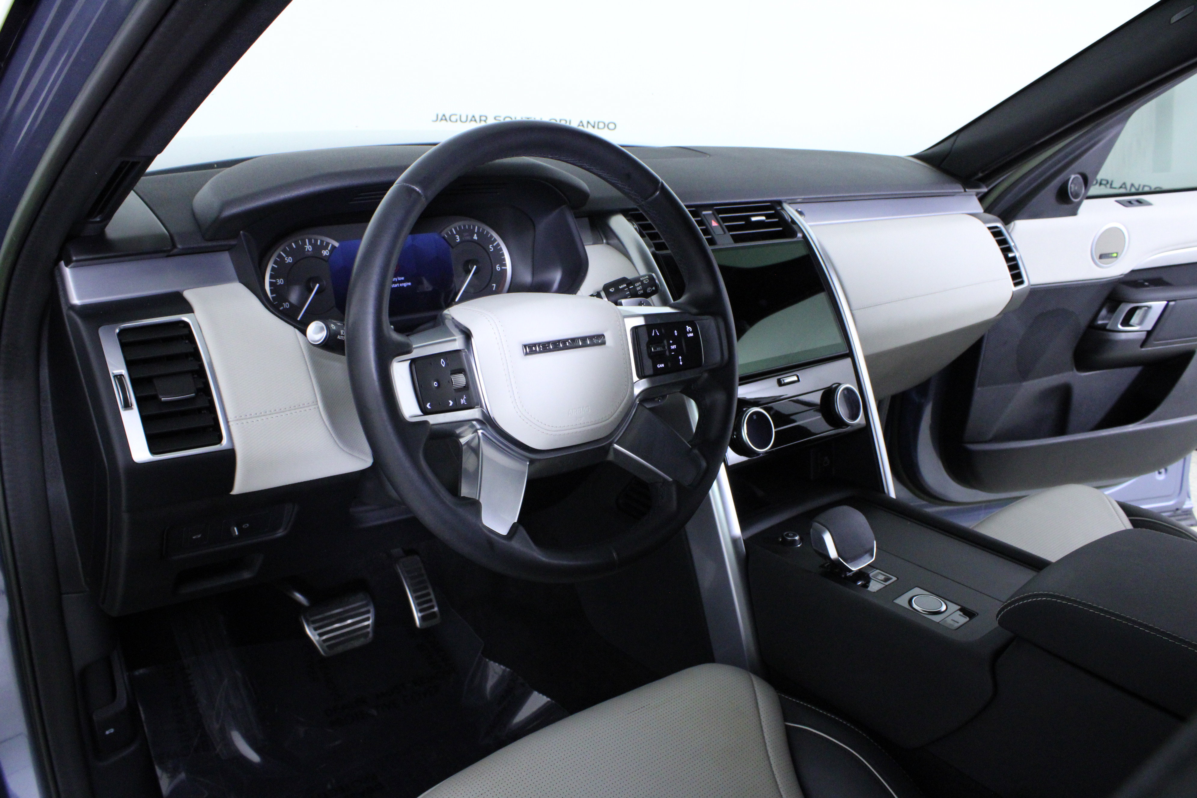 Used 2023 Land Rover Discovery HSE R-Dynamic image 23