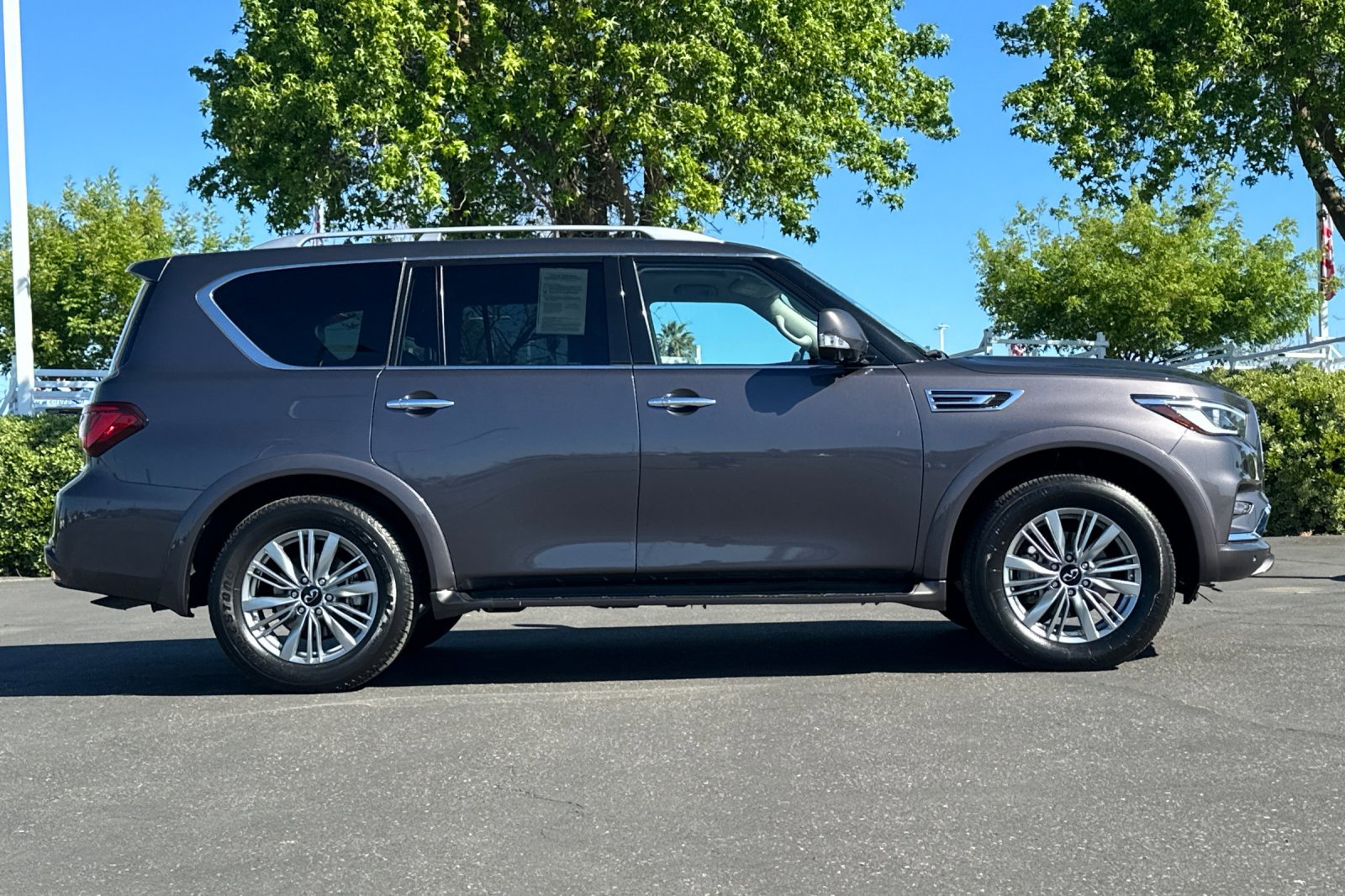 Used 2024 INFINITI QX80 Luxe image 3
