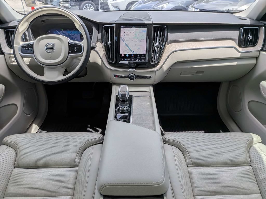 Used 2022 Volvo XC60 B5 Inscription w/ Advanced Package FWD image 18