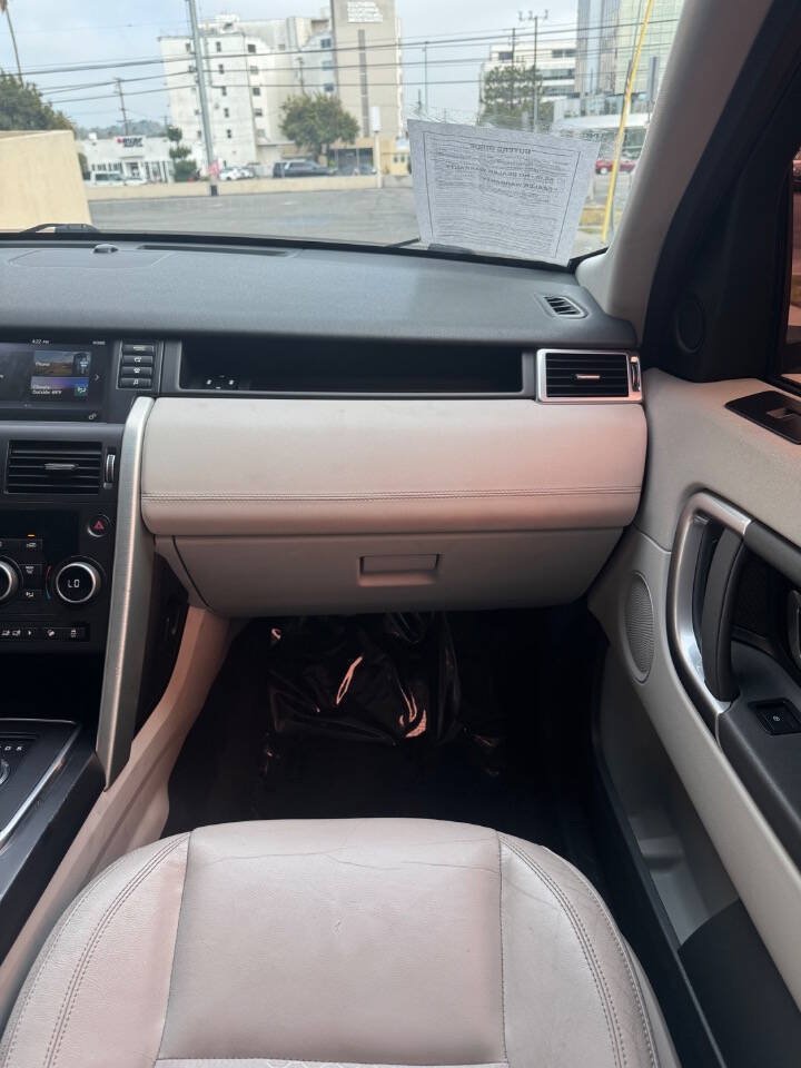 Used 2017 Land Rover Discovery Sport SE AWD/4WD image 14