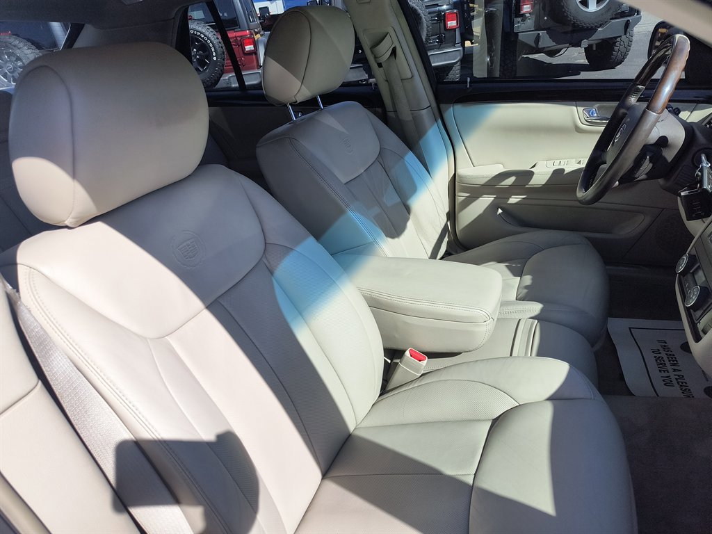 Used 2010 Cadillac DTS Luxury image 20