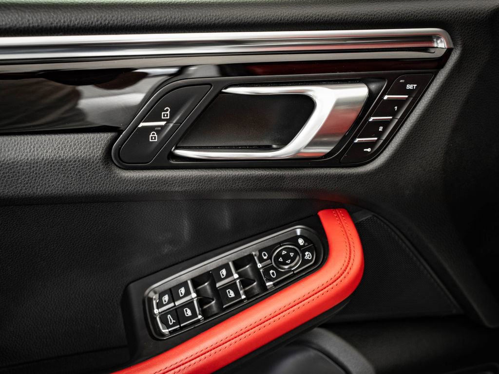Certified 2021 Porsche Macan S AWD/4WD image 28