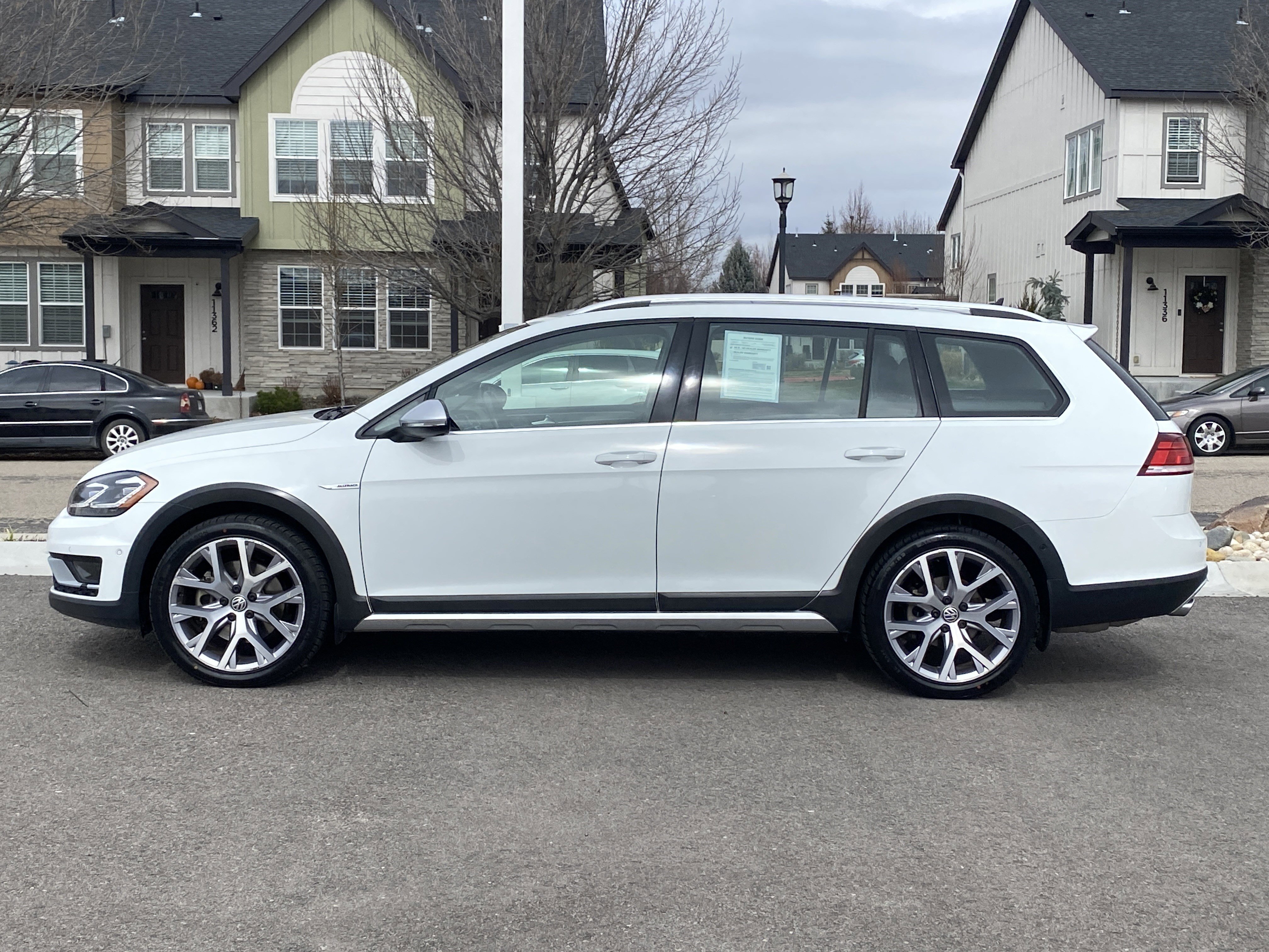 Used 2018 Volkswagen Golf Alltrack SEL image 3