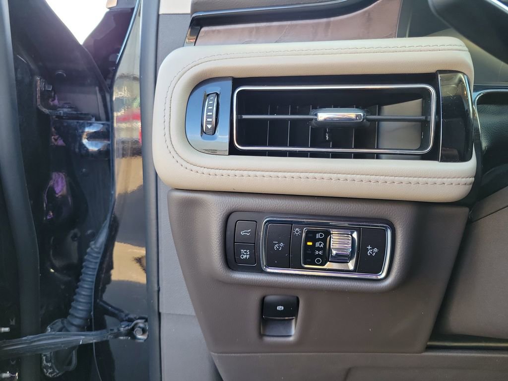 Certified 2023 Lincoln Nautilus Reserve w/ Equipment Group 201A image 22