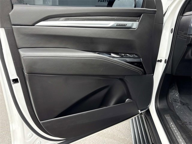 Certified 2025 Cadillac Escalade ESV V image 9