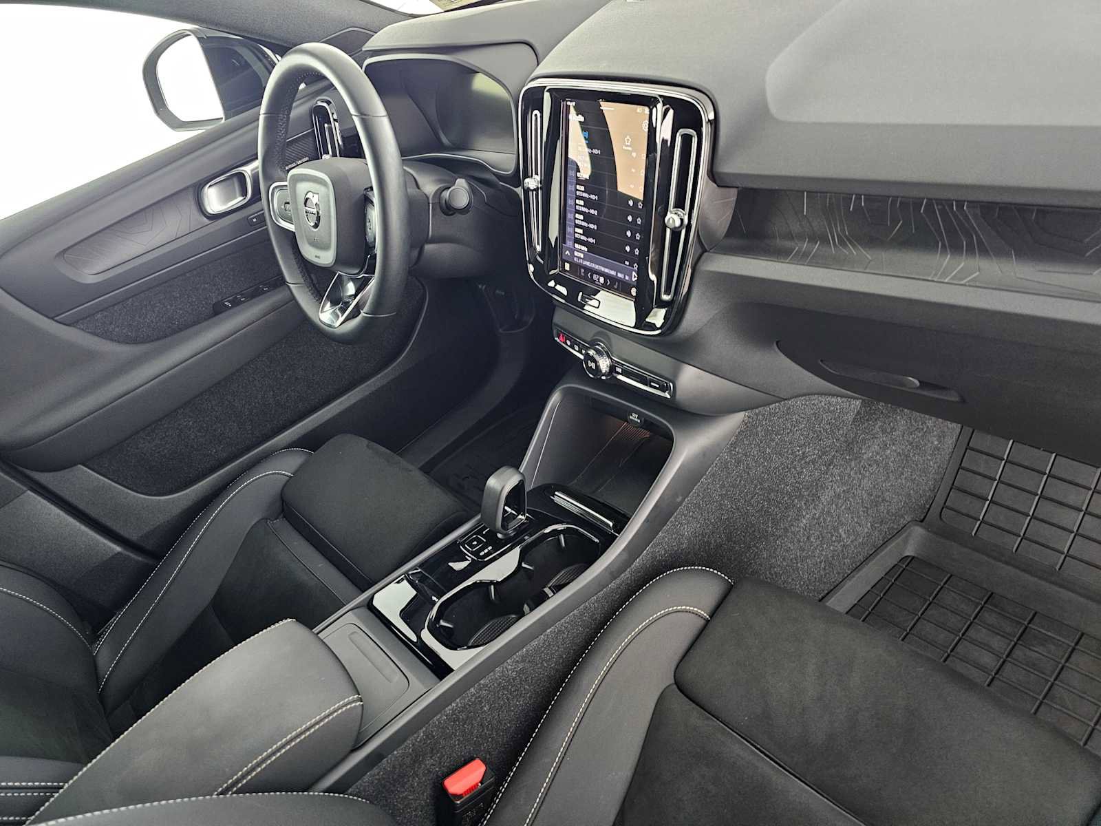 Used 2023 Volvo C40 P8 Recharge Ultimate image 11