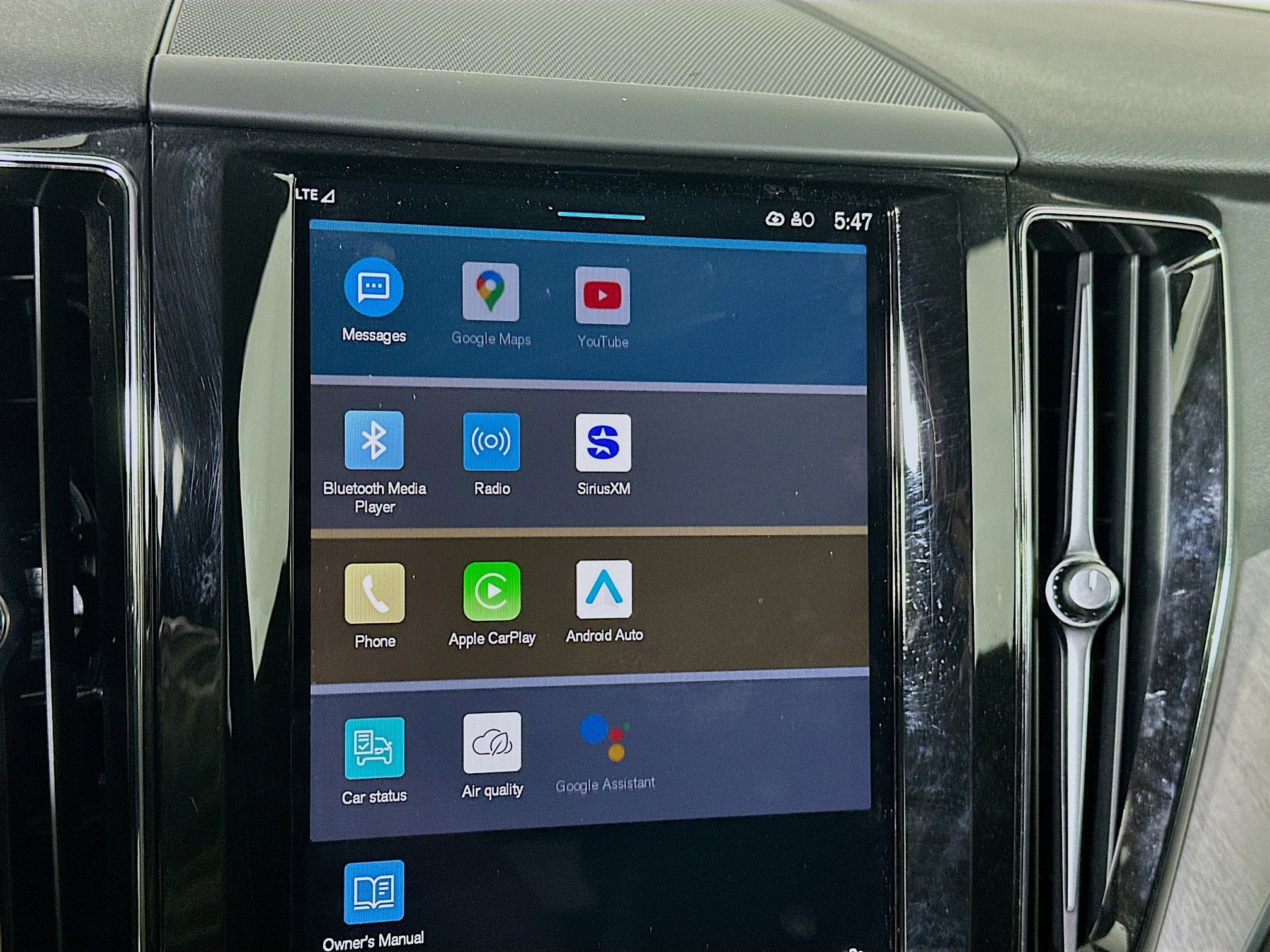 Used 2025 Volvo XC60 B5 Plus image 21