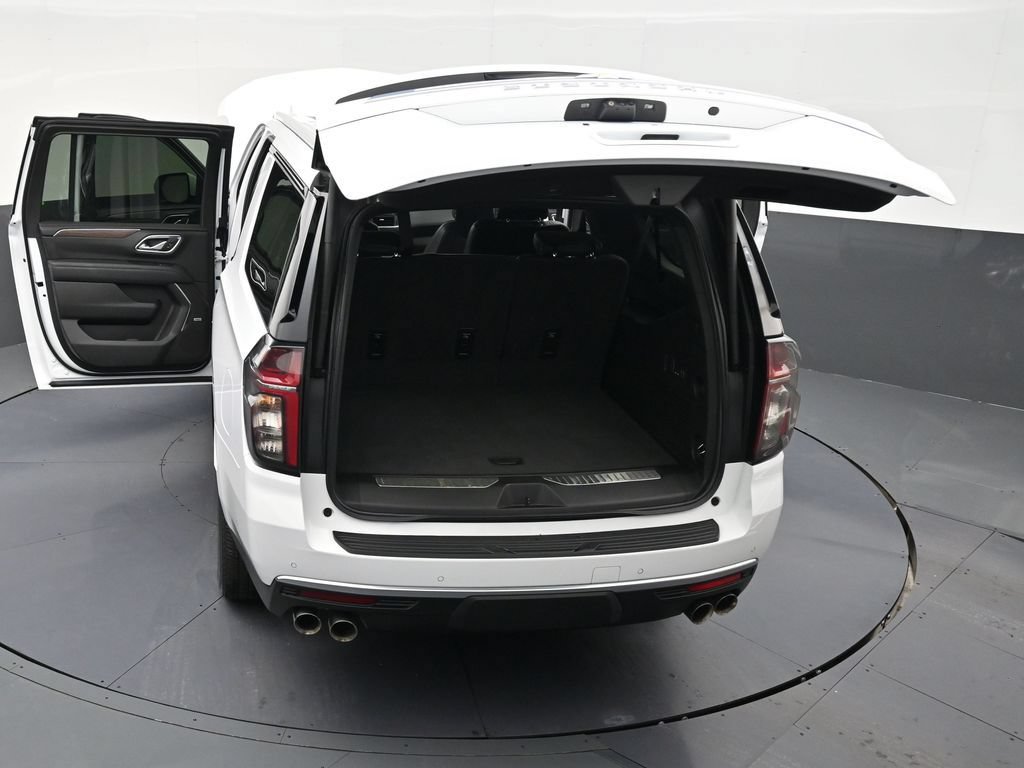 Used 2024 Chevrolet Suburban High Country w/ Advanced Technology Package RWD image 32