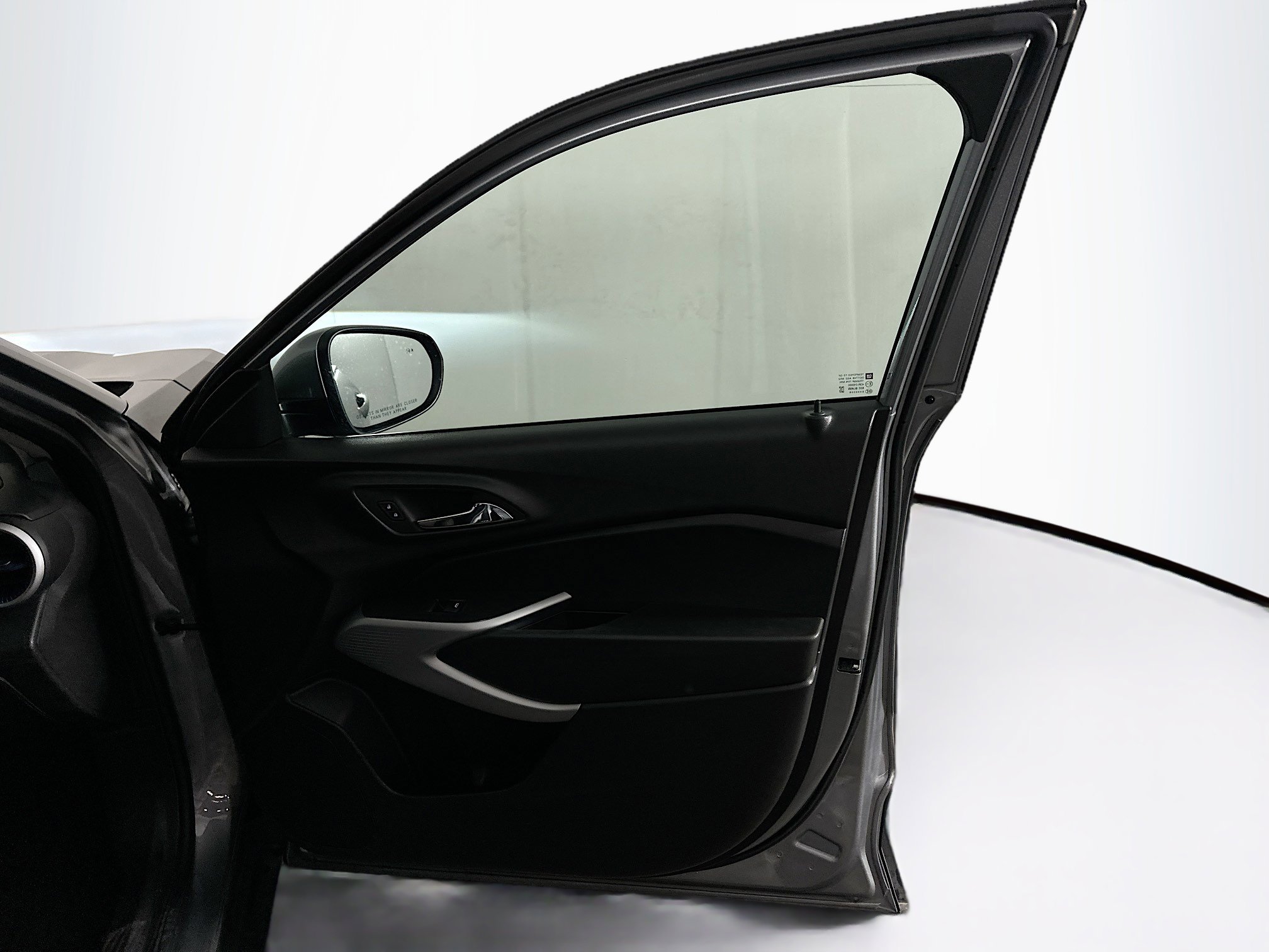 Used 2025 Chevrolet Trax LS w/ LS Convenience Package image 31