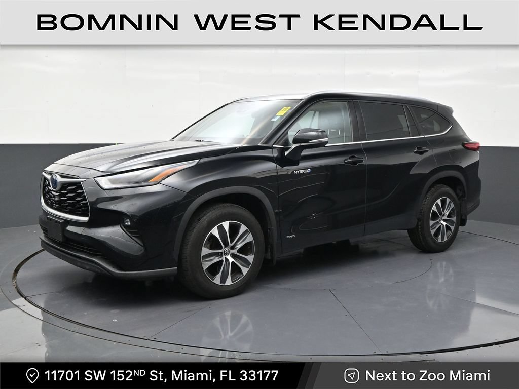 Used 2021 Toyota Highlander XLE AWD/4WD image 1