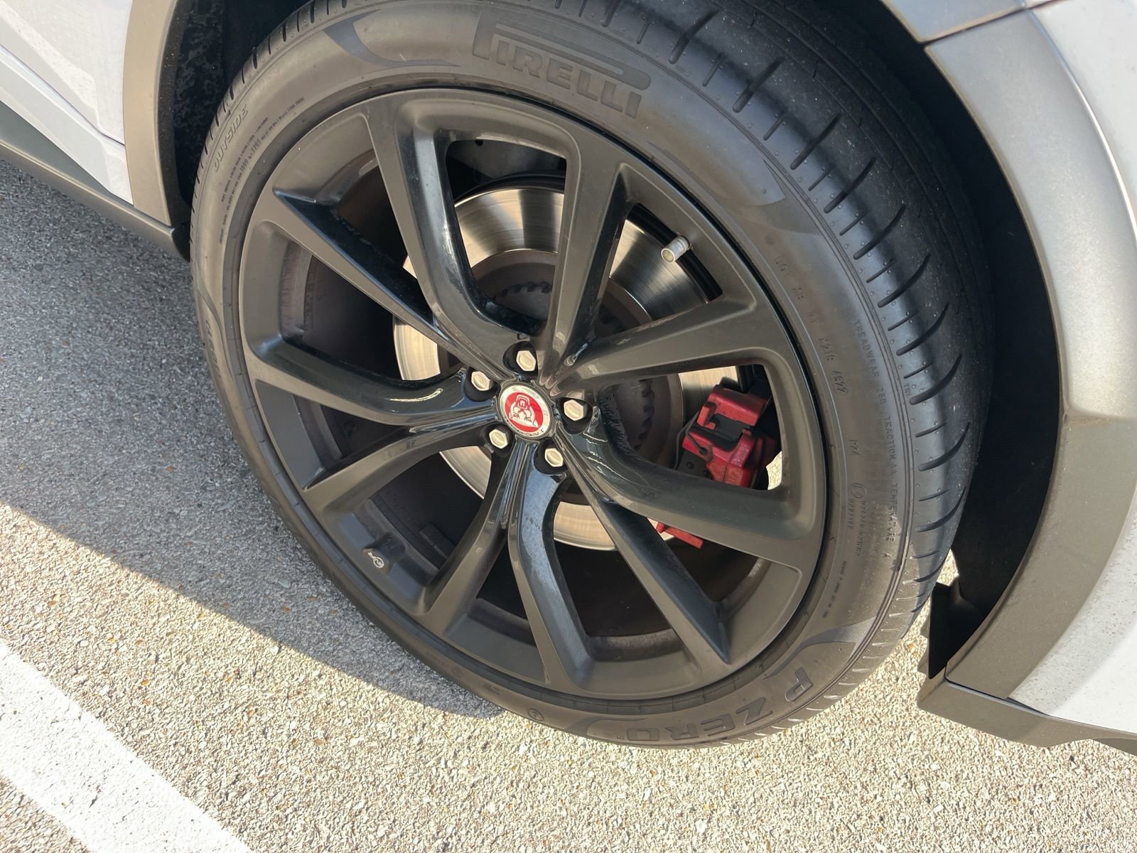 Used 2020 Jaguar F-PACE SVR image 11