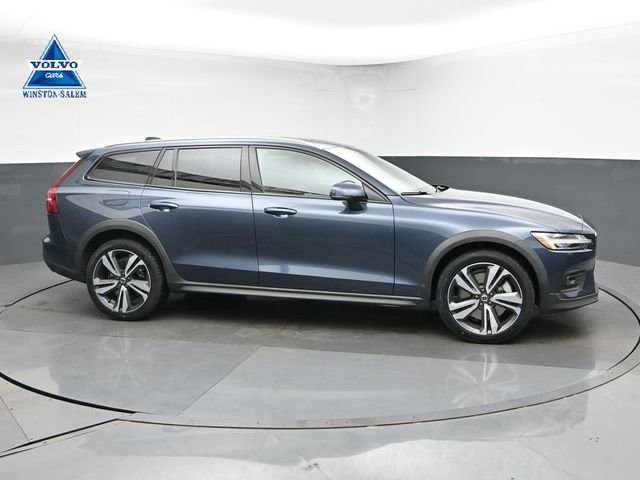 Used 2025 Volvo V60 B5 Cross Country Plus AWD/4WD video 1