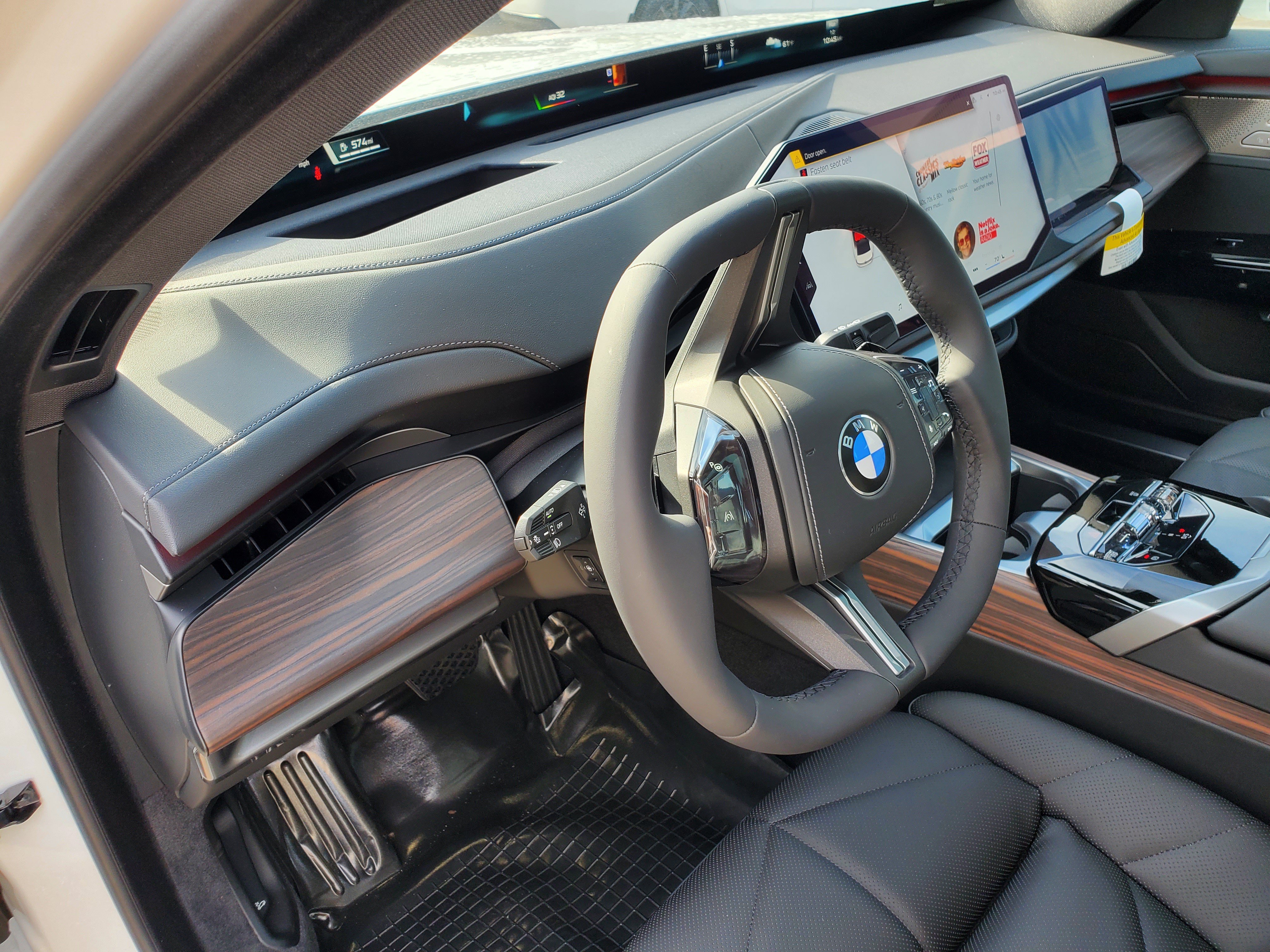 New 2027 BMW 740i xDrive w/ Premium Package AWD/4WD image 10