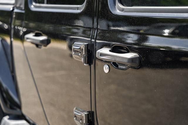 Used 2020 Jeep Gladiator Overland w/ Cold Weather Group image 17