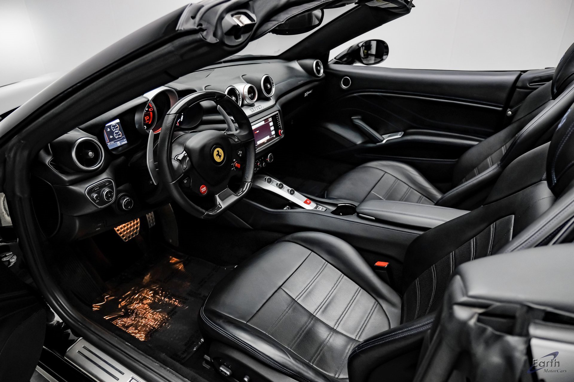 Used 2016 Ferrari California T image 46