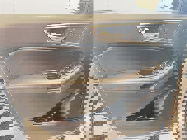 Used 2023 Ford Edge SEL image 12