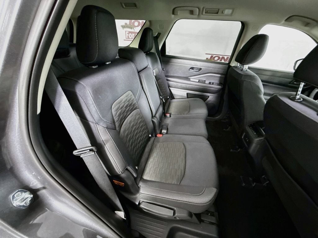 Used 2025 Nissan Pathfinder SV w/ Black Appearance Package AWD/4WD image 32