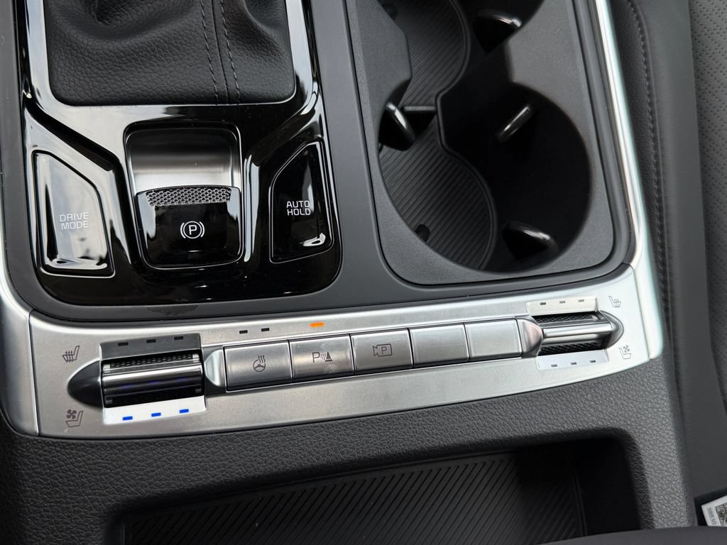 Used 2025 Kia Carnival SX Prestige FWD image 24