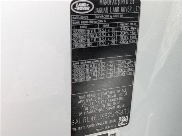 Used 2025 Land Rover Discovery Dynamic SE AWD/4WD image 16
