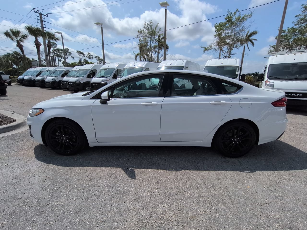 Used 2019 Ford Fusion SE w/ Equipment Group 151A FWD image 8