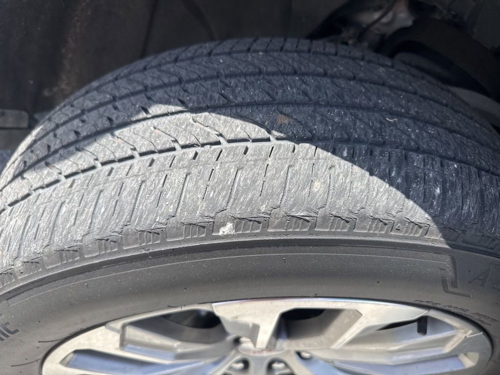 Used 2021 GMC Yukon Denali w/ Denali Premium Package image 11