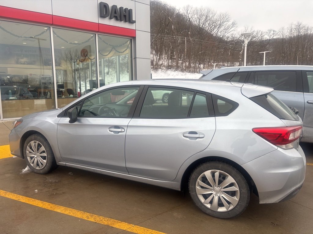 Used 2017 Subaru Impreza 2.0i image 3