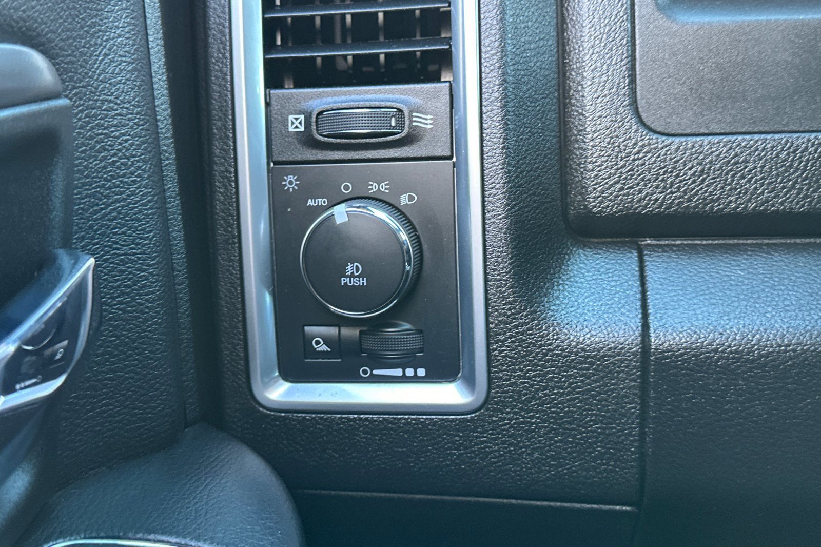 Used 2022 RAM 1500 Classic Warlock w/ Warlock Decor Package AWD/4WD image 38