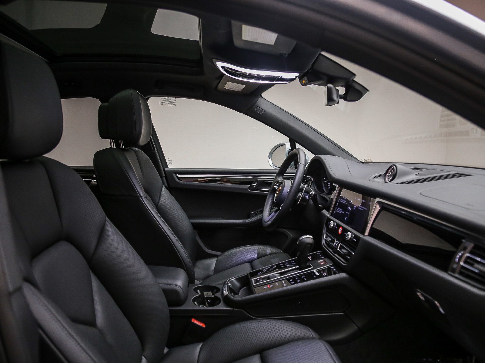 Certified 2026 Porsche Macan AWD/4WD image 21