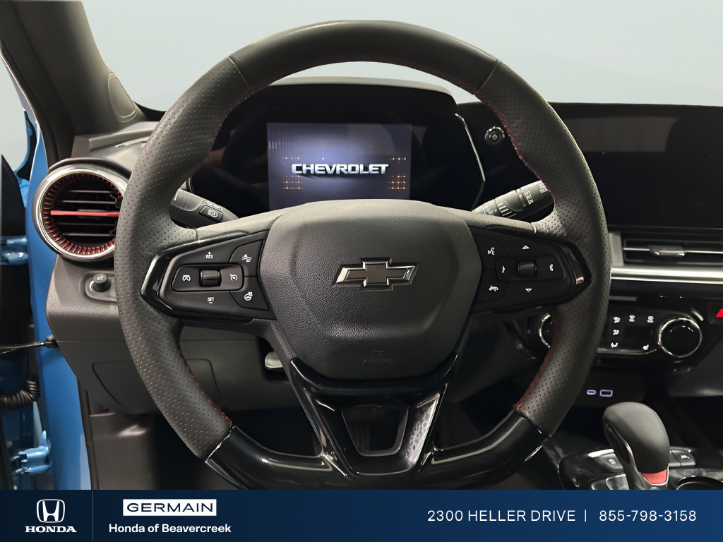 Used 2025 Chevrolet Trax RS w/ Sunroof Package FWD image 12