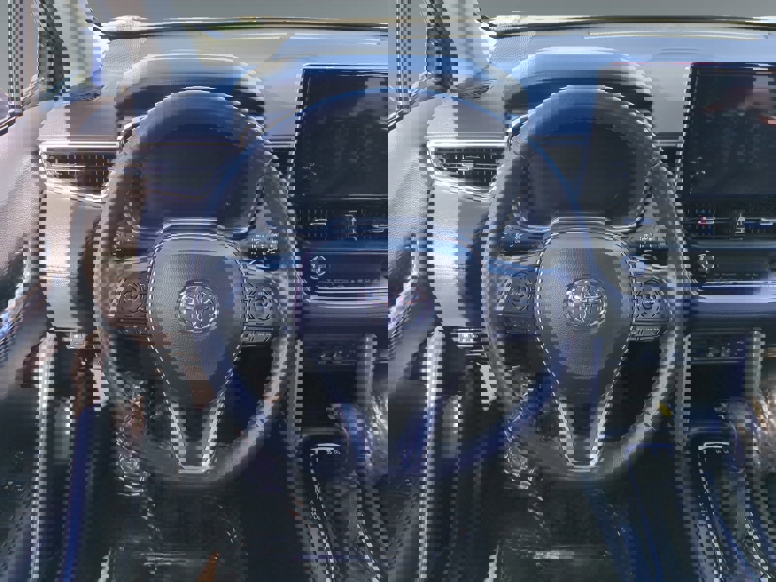 Used 2023 Toyota Corolla Cross XLE image 12