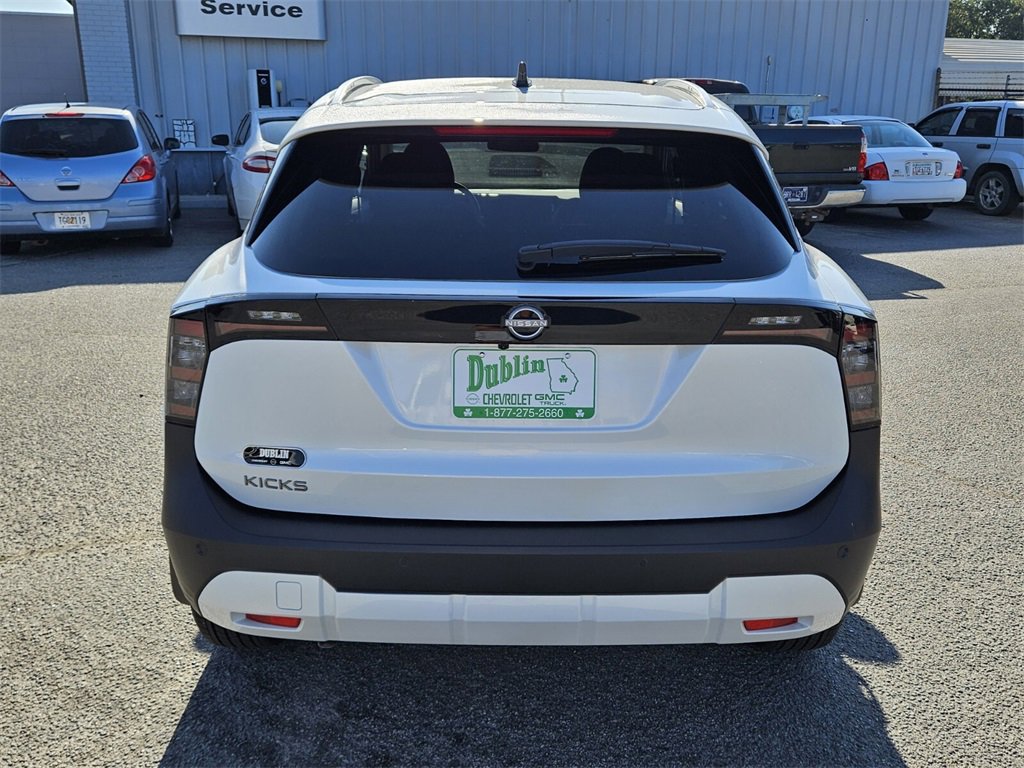 New 2026 Nissan Kicks SV image 8