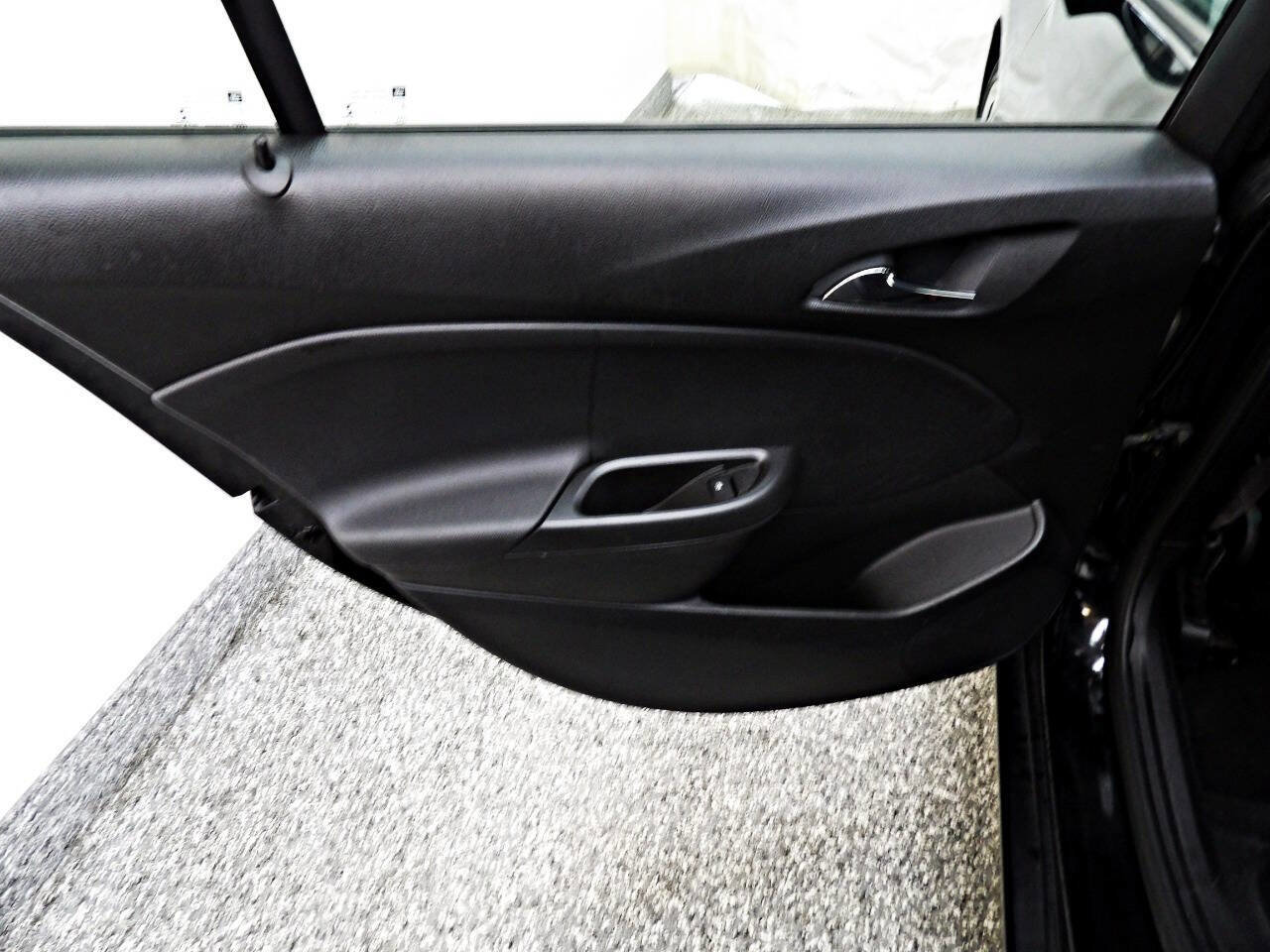 Used 2017 Chevrolet Cruze LS image 9