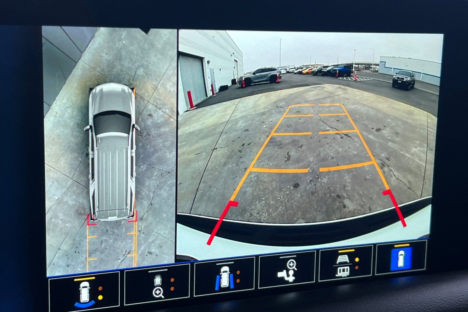 Used 2022 Chevrolet Tahoe RST w/ Sport Performance Package image 17