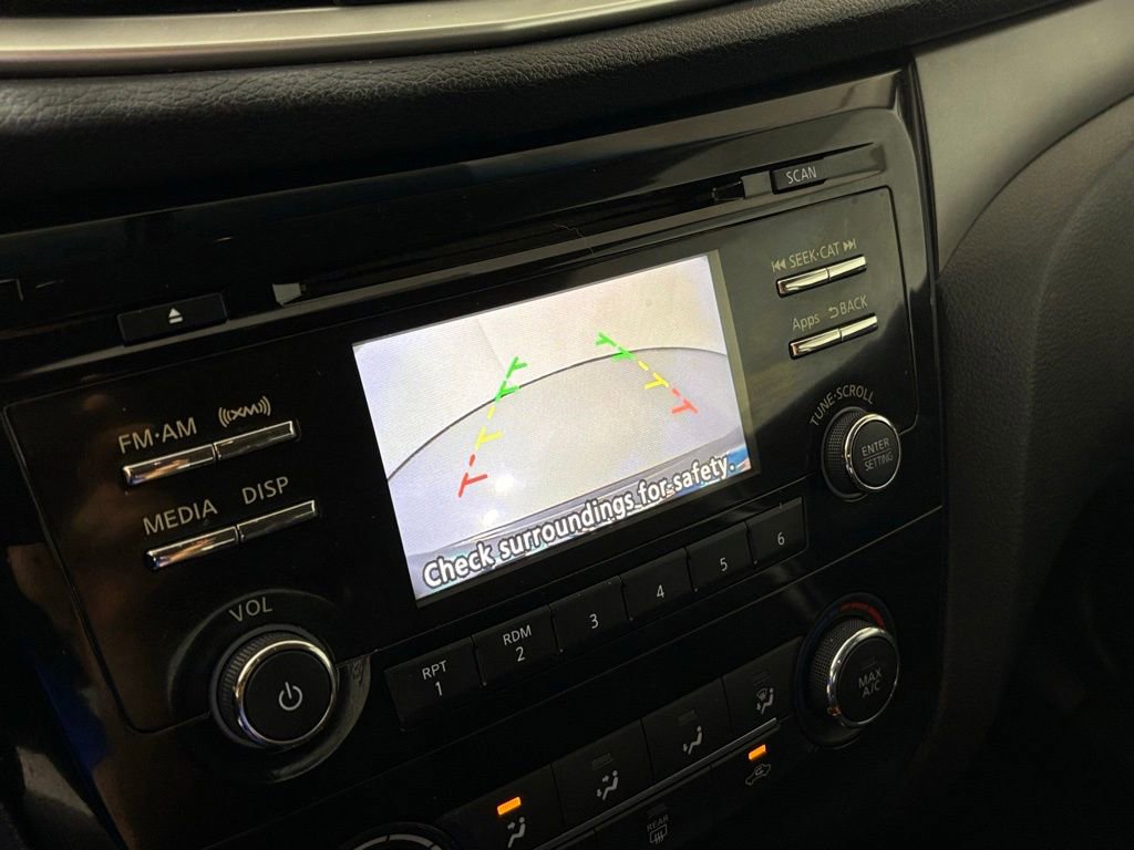 Used 2015 Nissan Rogue S image 25