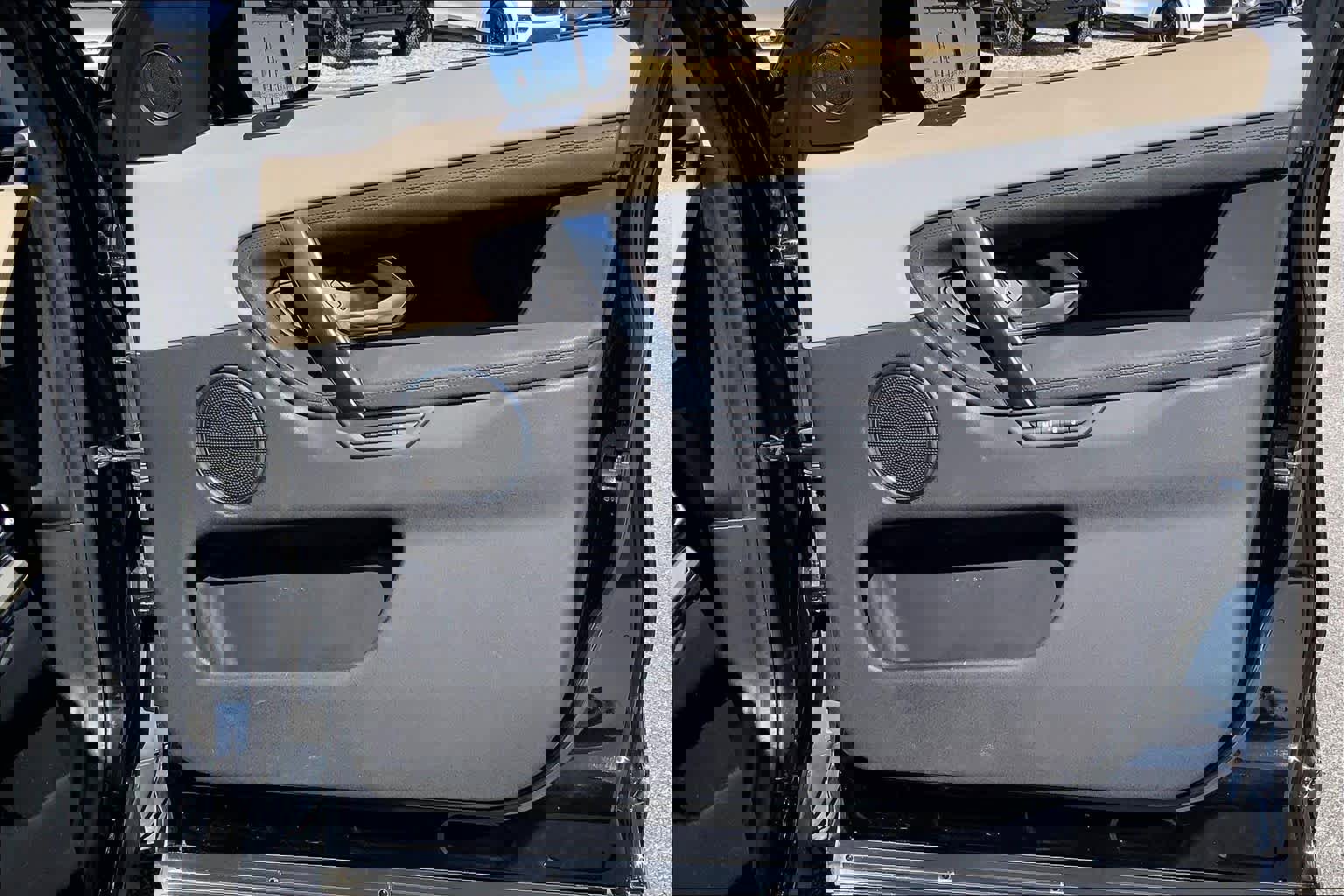 Used 2020 Land Rover Discovery Sport SE image 23