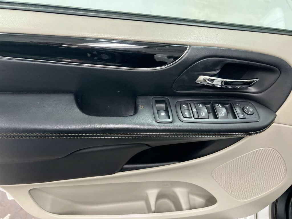 Used 2017 Dodge Grand Caravan SXT FWD image 20