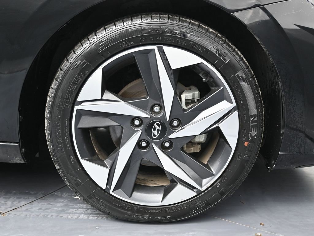 Used 2022 Hyundai Elantra Limited image 14