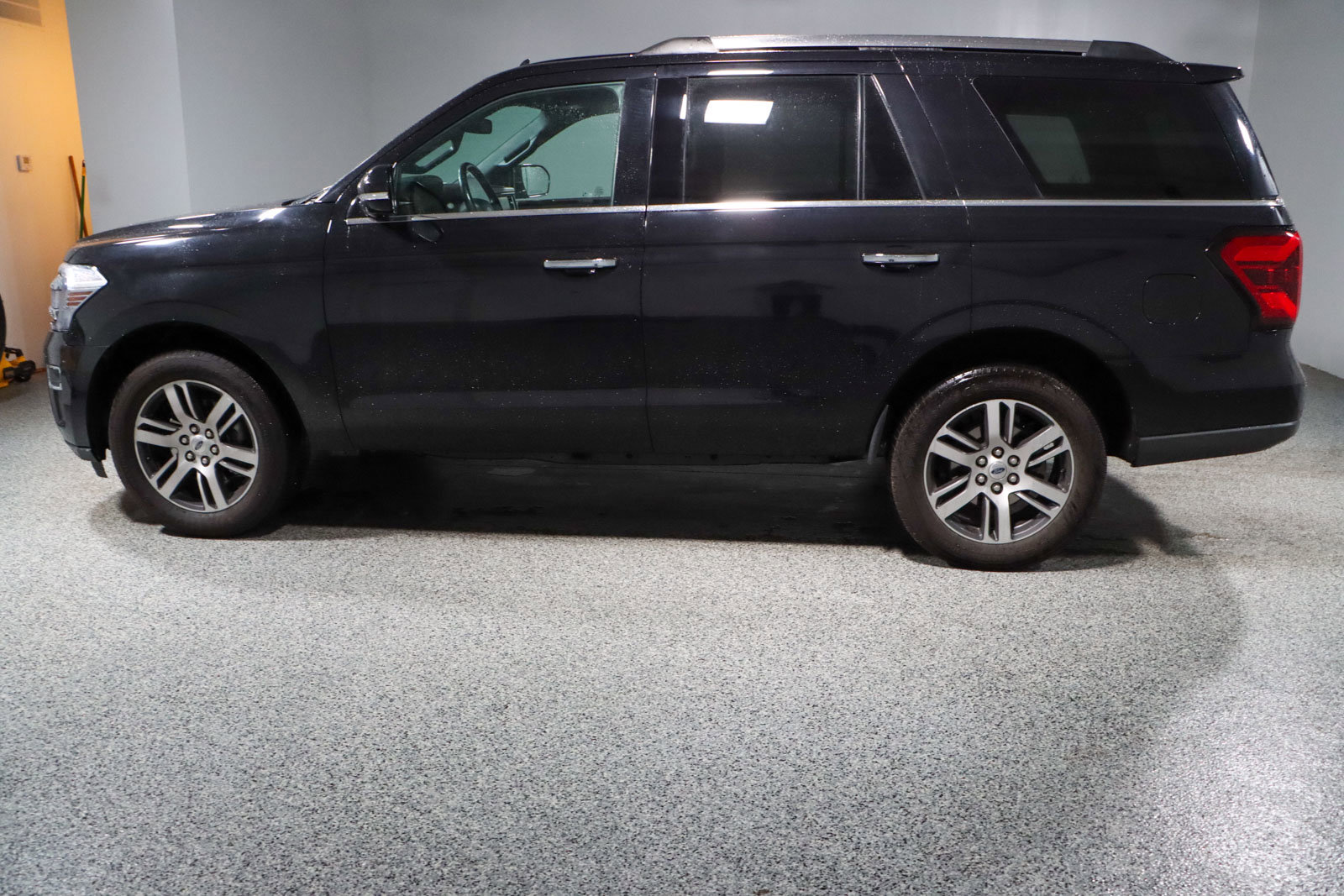 Used 2022 Ford Expedition Limited RWD image 10