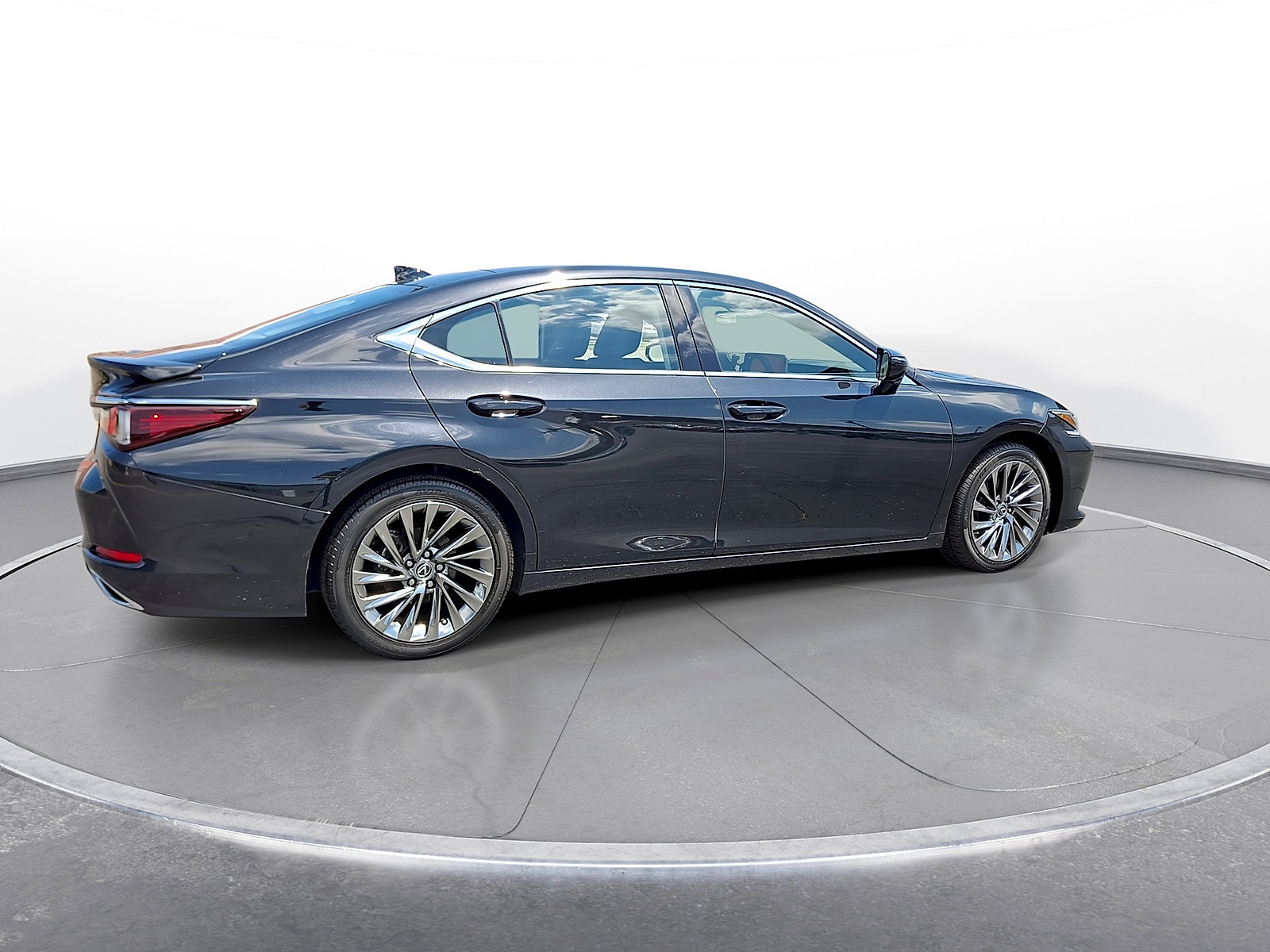 Used 2024 Lexus ES 350 w/ Accessory Package (Z1) FWD image 8