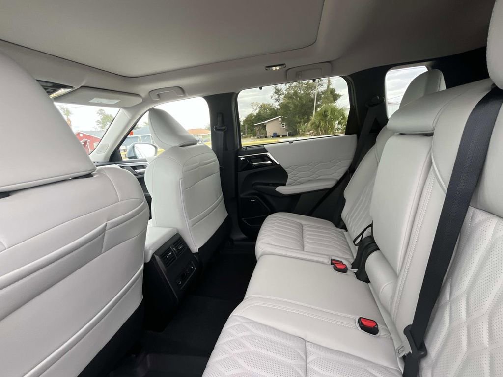 New 2026 Mitsubishi Outlander SEL FWD image 13