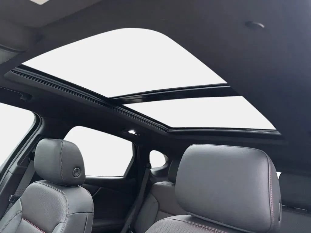 Used 2025 Chevrolet Blazer RS image 19