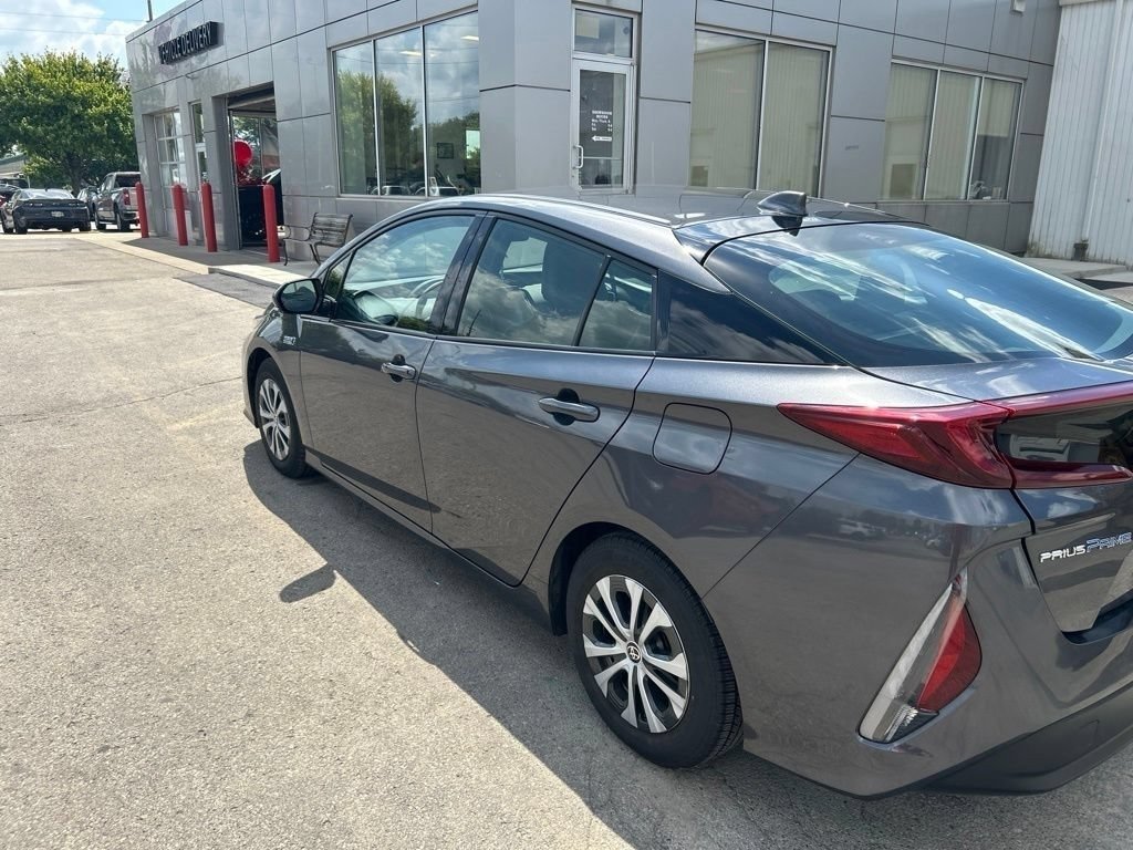Used 2020 Toyota Prius Prime XLE FWD image 2