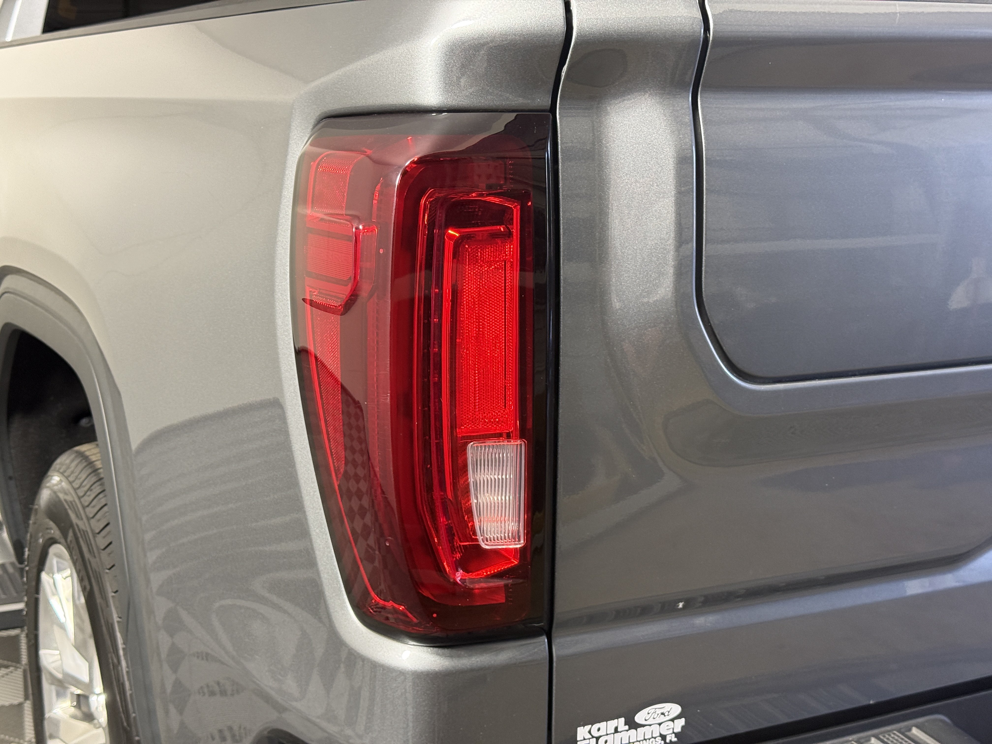 Used 2021 GMC Sierra 1500 SLT w/ SLT Premium Package RWD image 8