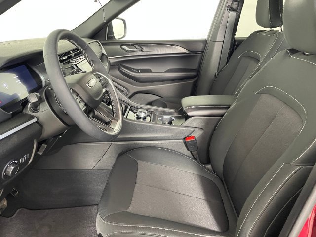 Used 2025 Jeep Grand Cherokee L Laredo w/ Trailer Tow Package AWD/4WD image 2