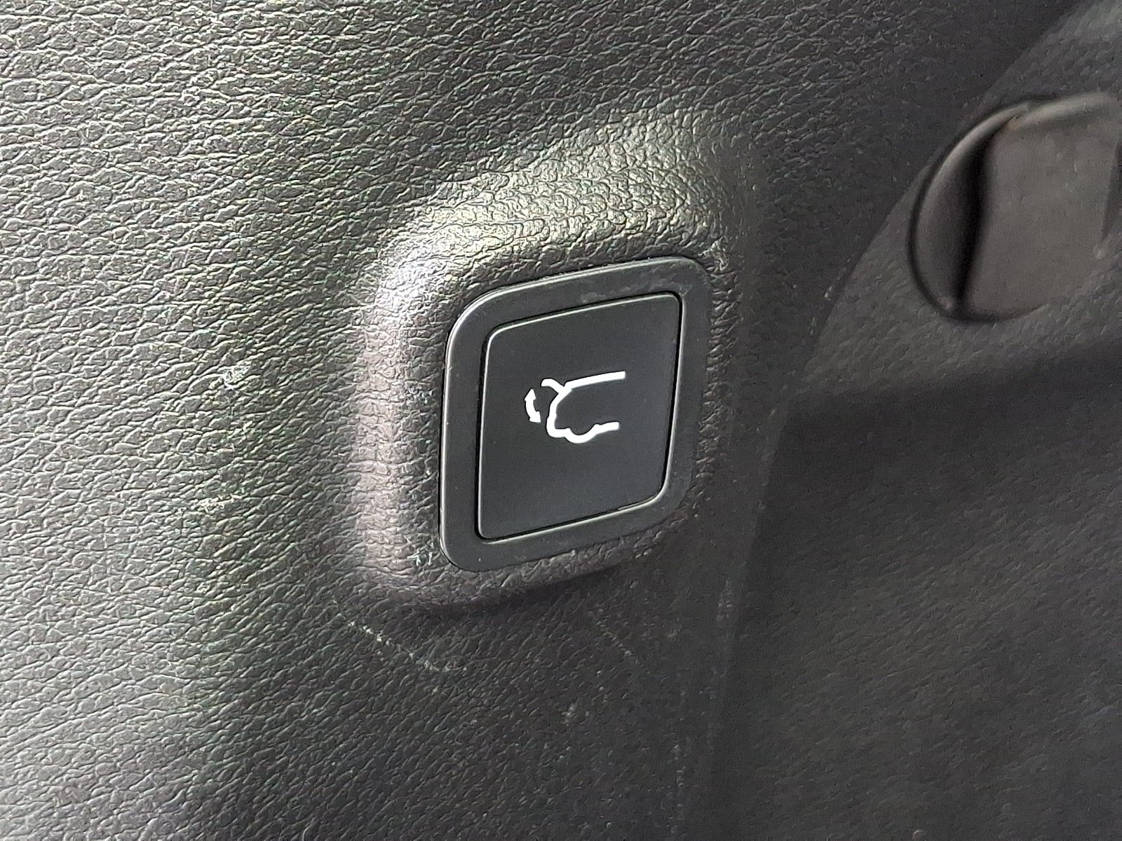 Used 2021 Jeep Cherokee Limited AWD/4WD image 32