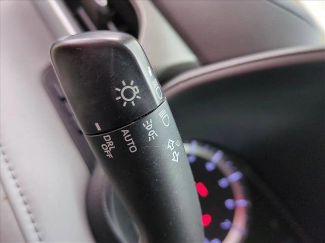 Used 2020 Toyota Highlander L image 11