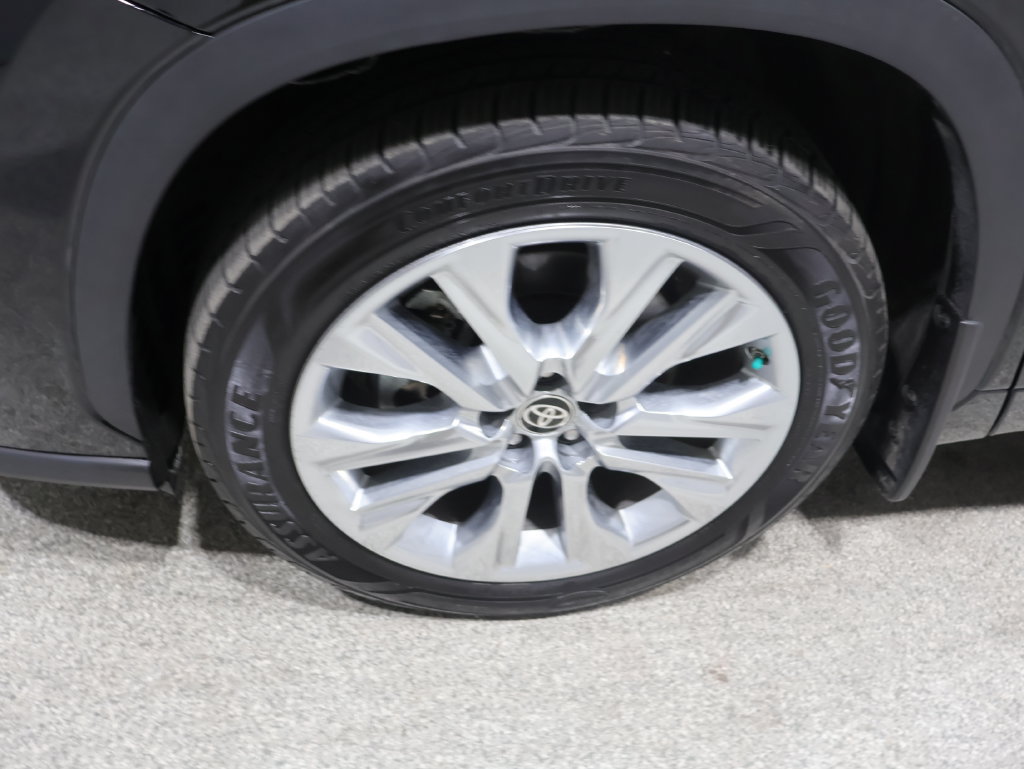 Used 2021 Toyota Highlander Limited AWD/4WD image 10