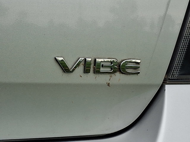 Used 2009 Pontiac Vibe w/ Preferred Package FWD image 10