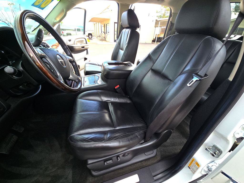 Used 2008 GMC Sierra 1500 Denali AWD/4WD image 9